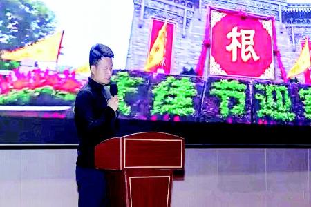           洪洞大槐树景区代表讲解景区特色 图片由洪洞大槐树景区提供        