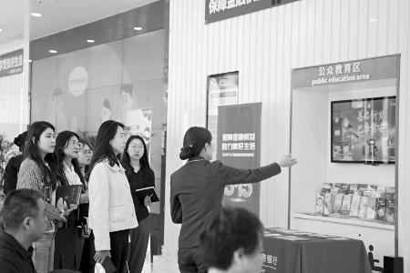           实地观摩企业 图片由团太原市小店区委提供        