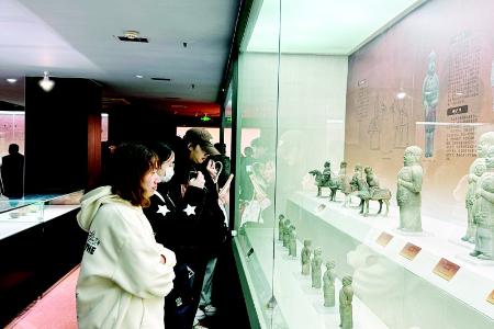           锦州市民近距离感受霸府名都独特魅力 图片由太原市博物馆提供        