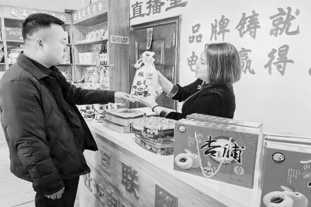           不倚不靠，自立自强。 图片由通讯员提供        