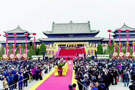           第三十五届洪洞大槐树寻根祭祖大典暨国家非遗祭祖习俗展演举行图片由洪洞大槐树寻根祭祖园提供        