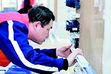           因材施教，诠释职教人的使命担当。 见习记者 路诗洁 摄        