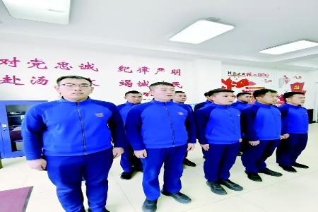           用行动践行铮铮誓言        