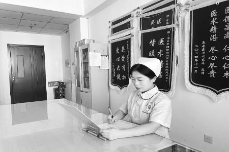           李莉用爱照亮患儿康复之路        