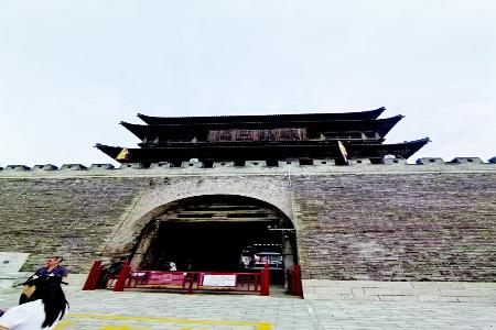           边靖楼        